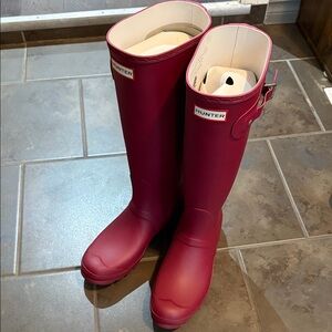 Hunter Tall Women's Rain Boots in Berry Red